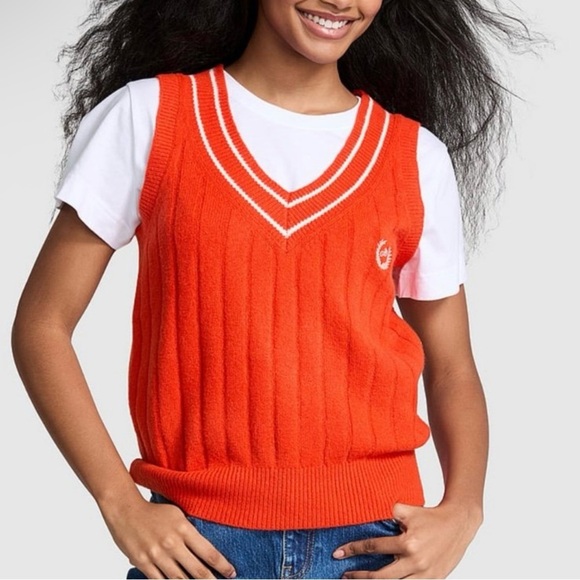 💖 Victoria’s Secret PINK knit vest with logo - Picture 1 of 2